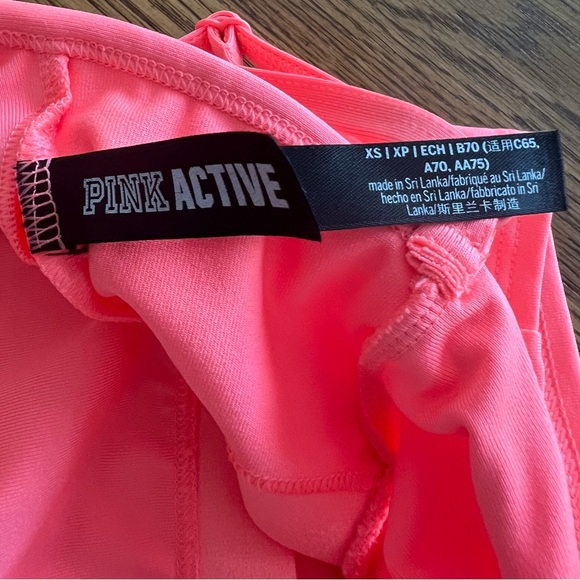 Victoria’s Secret PINK ULTIMATE LIGHTLY LINED TWIST BACK SPORTS BRA - Picture 5 of 7